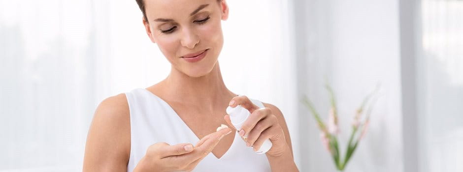 Slnečná ochrana je dôležitou súčasťou starostlivosti o pokožku pri atopickej dermatitíde.