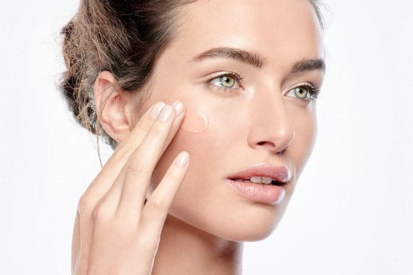 Подхранване на кожата на лицето