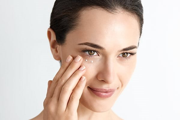 Rughe sotto gli occhi: principi attivi nelle formule per prendersi cura della pelle