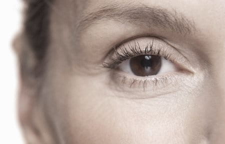 Lijntjes rondom de ogen van een vrouw - Eucerin