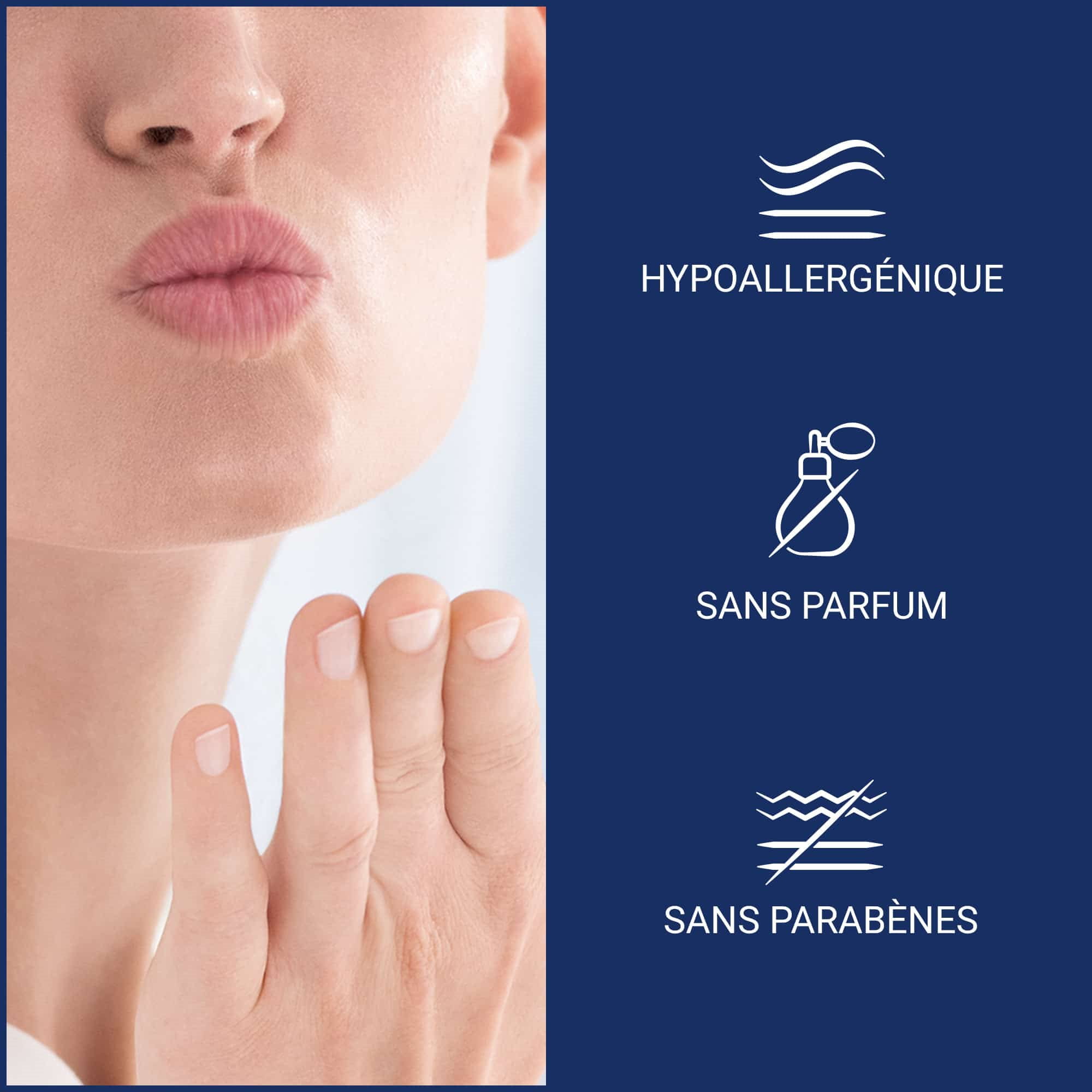 Image d’un visage de femme qui lance un baiser avec un geste de la main, accompagnée à droite de trois caractéristiques du Réparateur à lèvres Aquaphor.