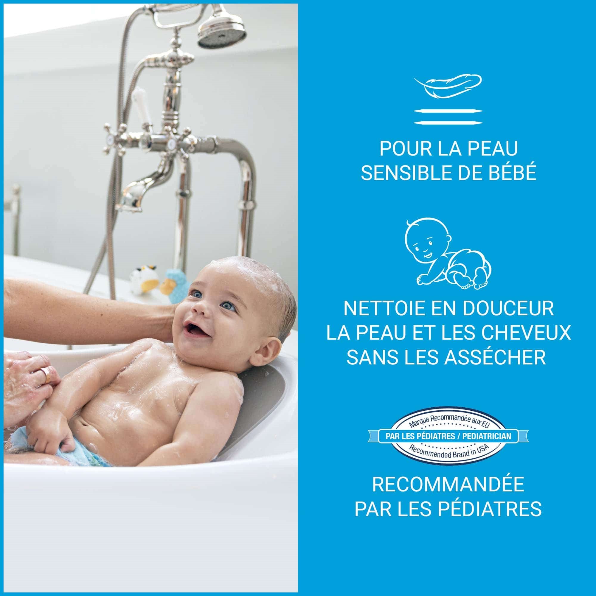 Bébé dans un bain avec descriptif des bienfaits du nettoyant et shampooing Eucerin Aquaphor Baby à droite, sur fond bleu.