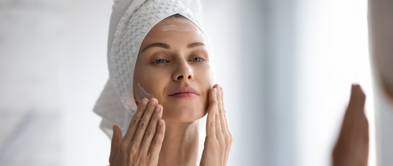 Hydroxysäuren Peeling auftragen