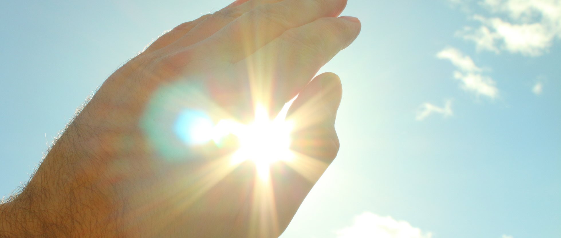 Übermäßige UV-Strahlung auf der Haut kann aktinische Keratose auslösen