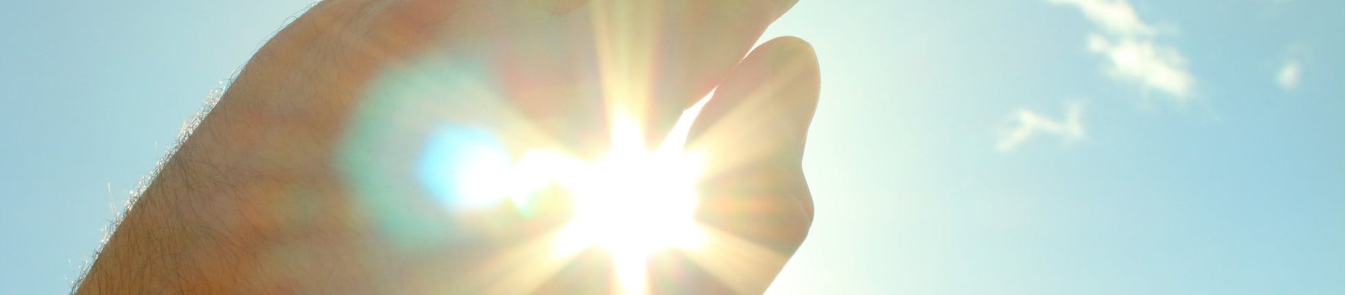 Übermäßige UV-Strahlung auf der Haut kann aktinische Keratose auslösen