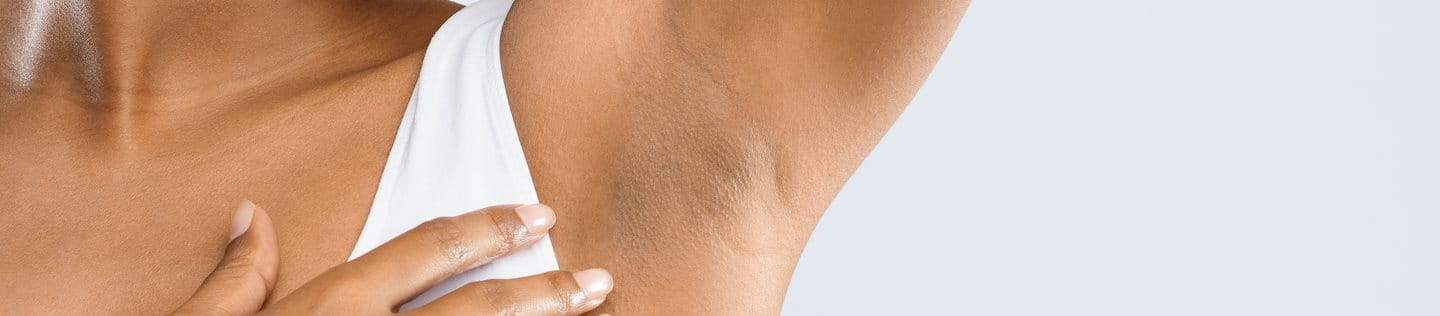 Nahaufnahme Achsel einer Frau