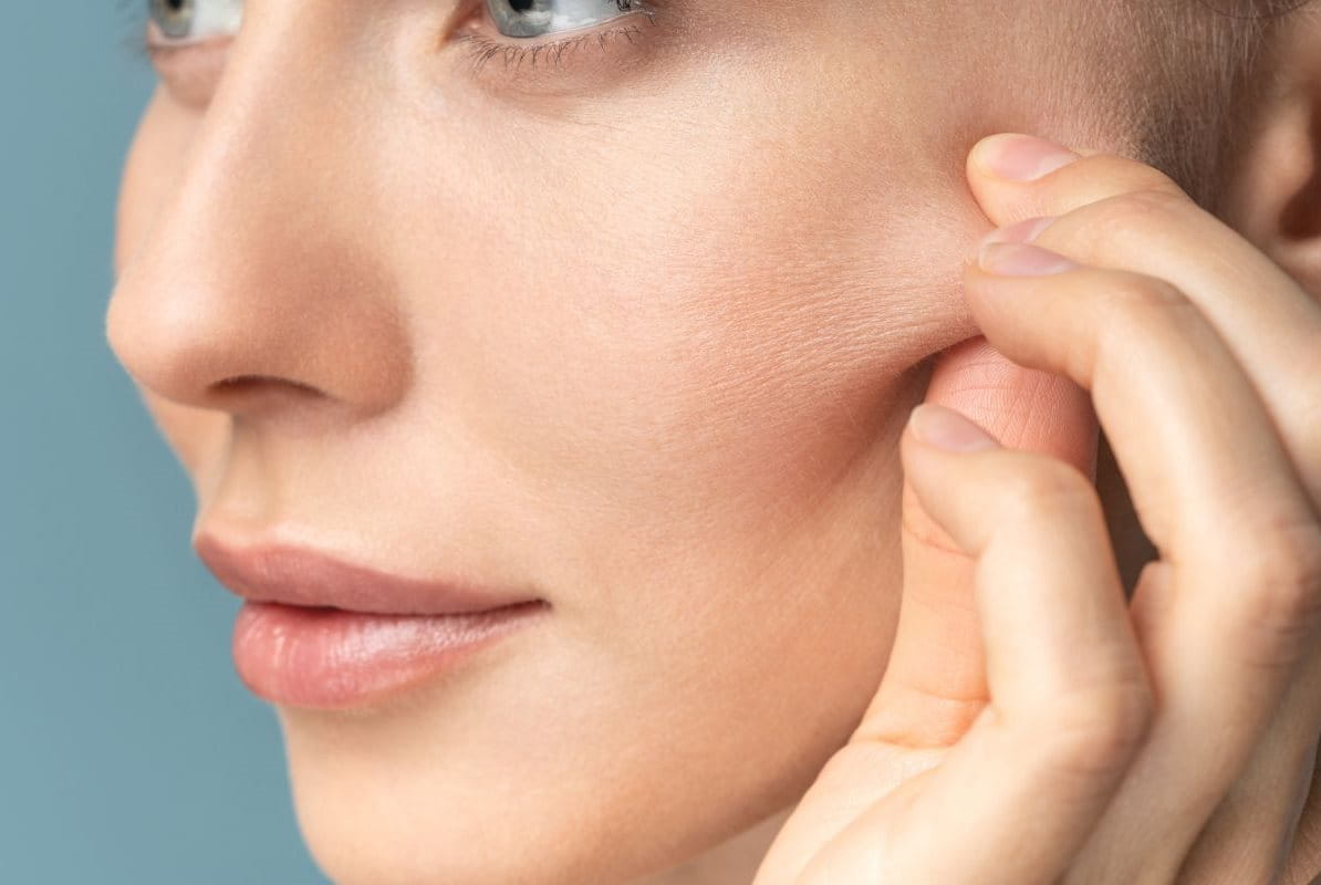 แก้มหย่อนคล้อย