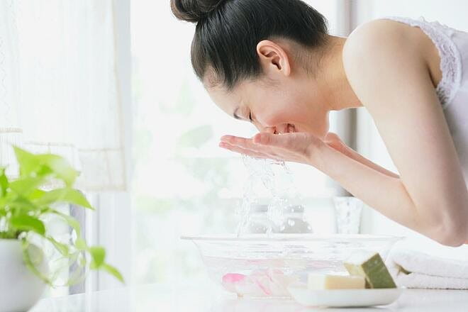 rửa mặt là bước skincare cho da dầu mụn