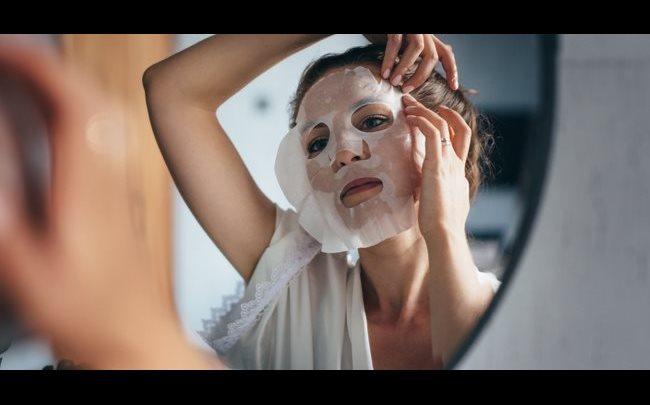 Đắp mặt nạ bổ sung dưỡng chất cho da