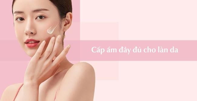 Cấp ẩm cho da cũng là một cách trị mụn đầu đen và thu nhỏ lỗ chân lông 