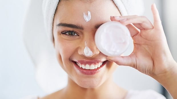 Phương pháp phổ biến giúp điều trị nám cho da chính là dùng kem đặc trị