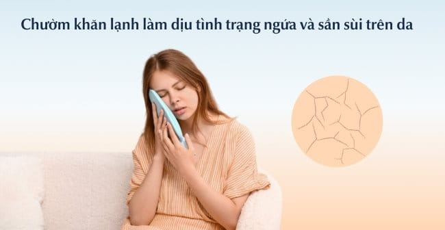 Chườm khăn lạnh làm dịu tình trạng ngứa và sần sùi trên da