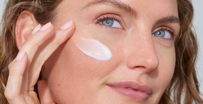 Các bước sử dụng kem dưỡng ẩm cho da khô trong quy trình skincare