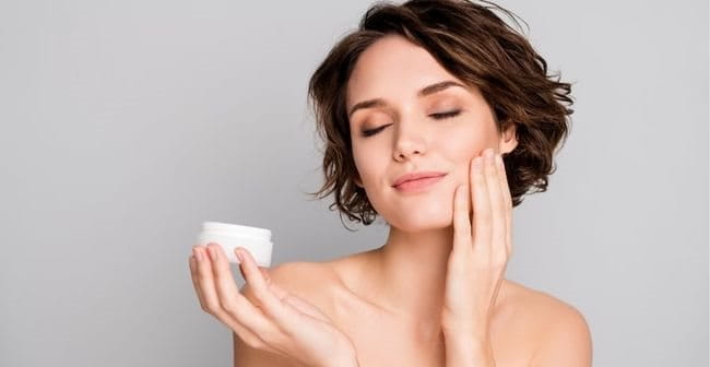Tại sao nên dùng kem dưỡng ẩm cho da treatment?