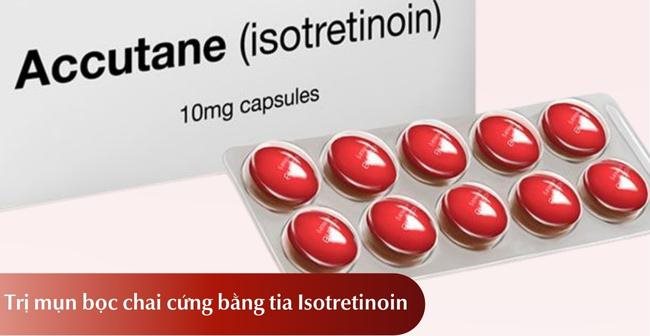 Isotretinoin - dẫn xuất vitamin A có tác động mạnh mẽ giúp loại bỏ mụn