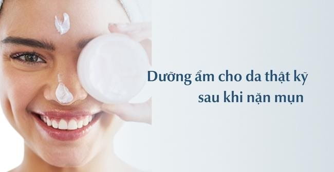 Sau khi nặn mụn xong cần dưỡng ẩm cho da thật kỹ càng