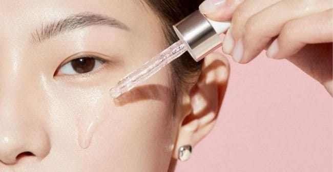 Một cách giúp se khít lỗ chân lông mặt khác đó là sử dụng tinh chất Retinol