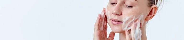 sữa rửa mặt trị mụn