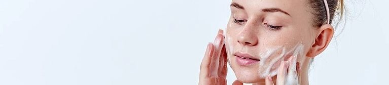 sữa rửa mặt trị mụn