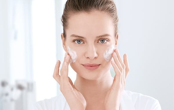 Maquillaje para el acné: primero, limpie la piel
