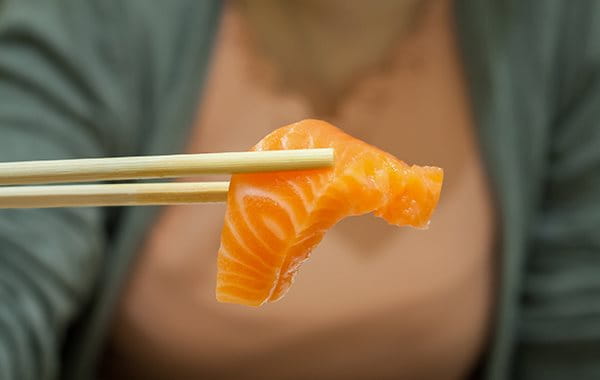 Čo jesť, ak sa chcete zbaviť akné: olejnaté ryby