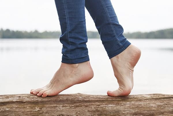 Füße auf Zehenspitzen