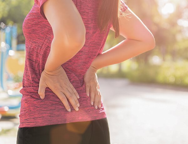 Frau mit Hexenschuss 