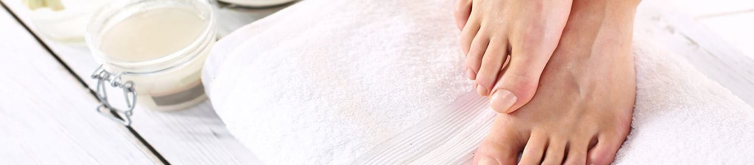 Füße mit Nagelpilz behandeln