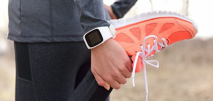 Person stretching before exercise - teaser image - Elastoplast