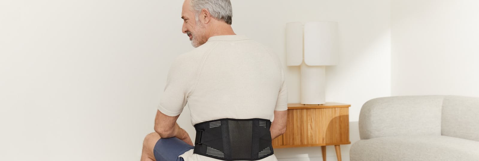 Video Back Support Jacket How To Wear a Back Support | Elastoplast UK