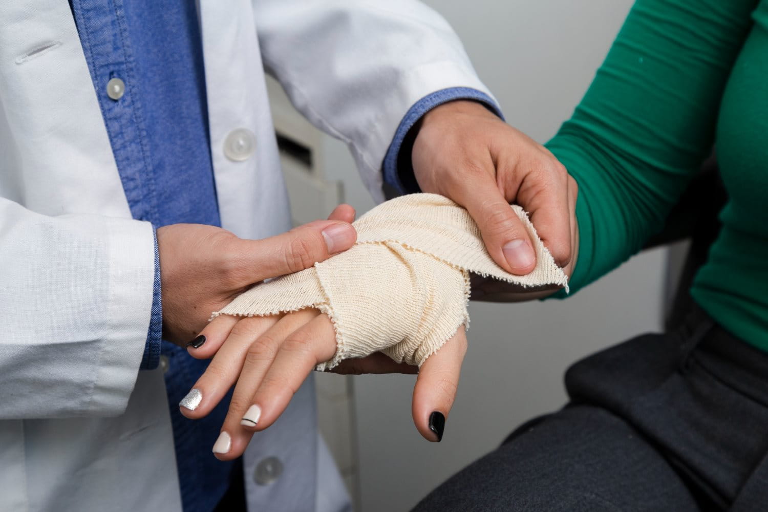 How Crepe Bandages Contribute to Successful Fracture Recovery