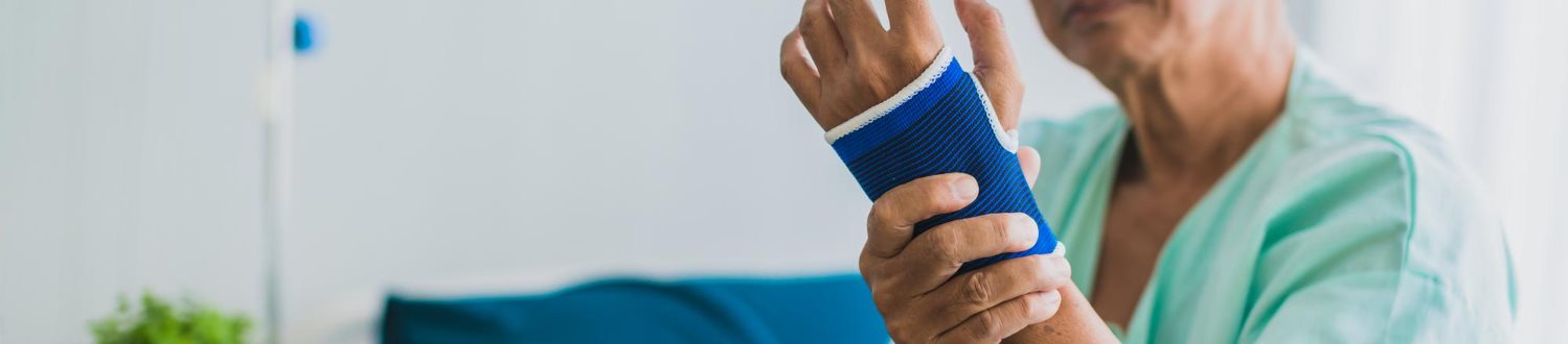 Wrist Splint Vs. Wrist Brace: Which One Do You Need?