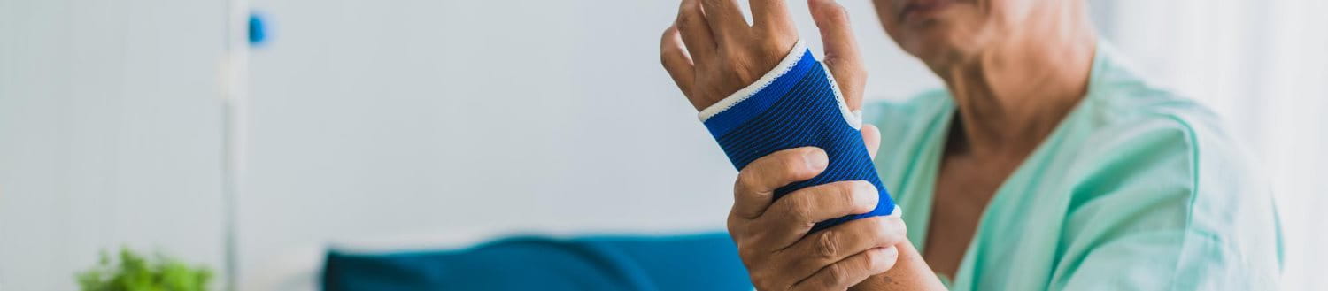 Wrist Splint Vs. Wrist Brace: Which One Do You Need?