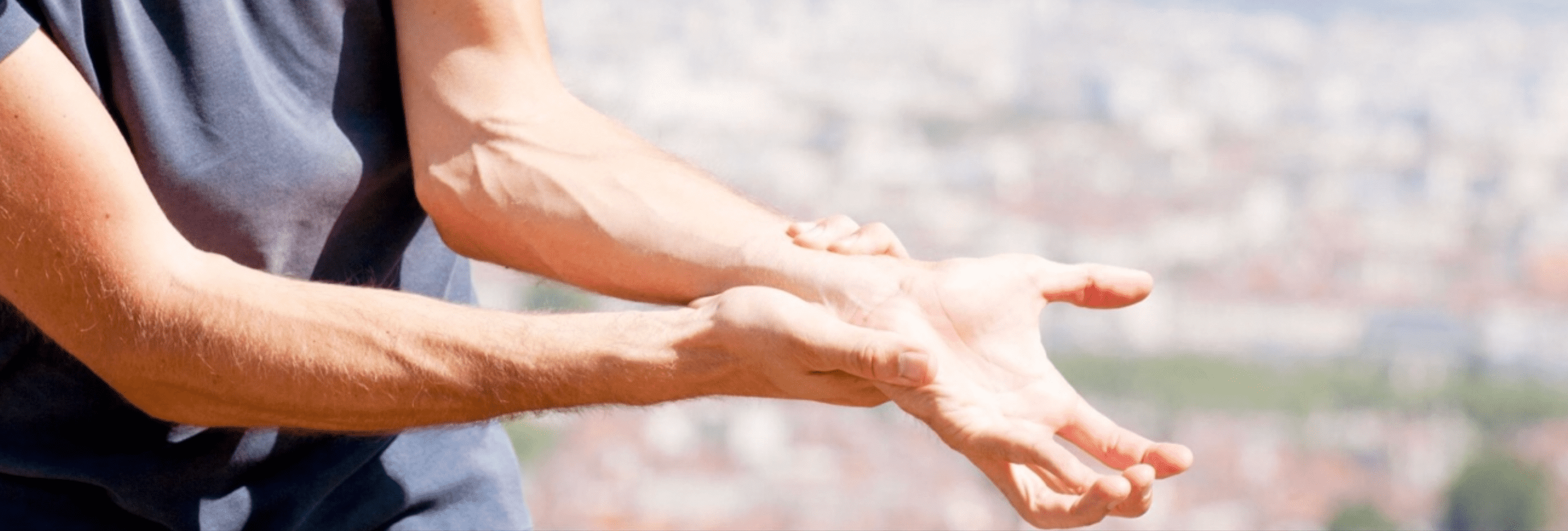 Gekneusde pols: symptomen, verbinden en genezen | Hansaplast