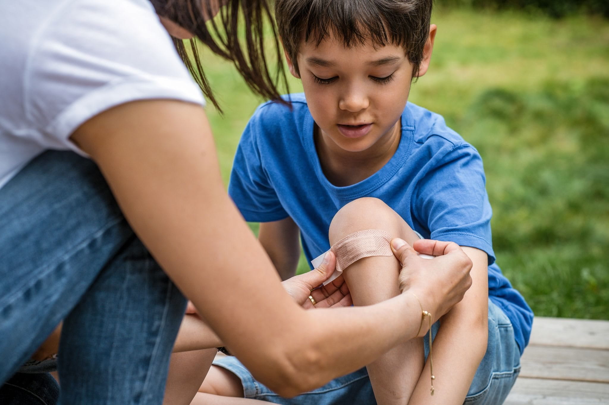 Eerste hulp bij een berenklauw wond - Hansaplast