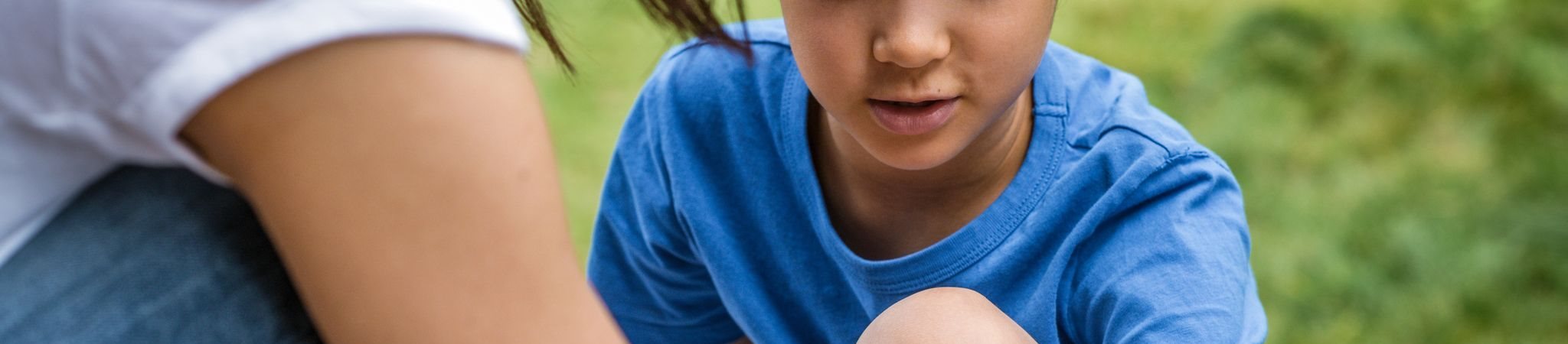 Eerste hulp bij een berenklauw wond - Hansaplast