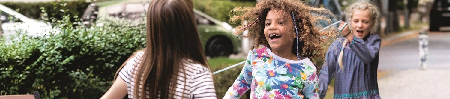 Spelende kinderen op straat