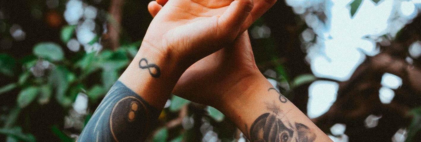 tatuajes-piercings-heridas-curar-agua-apositos