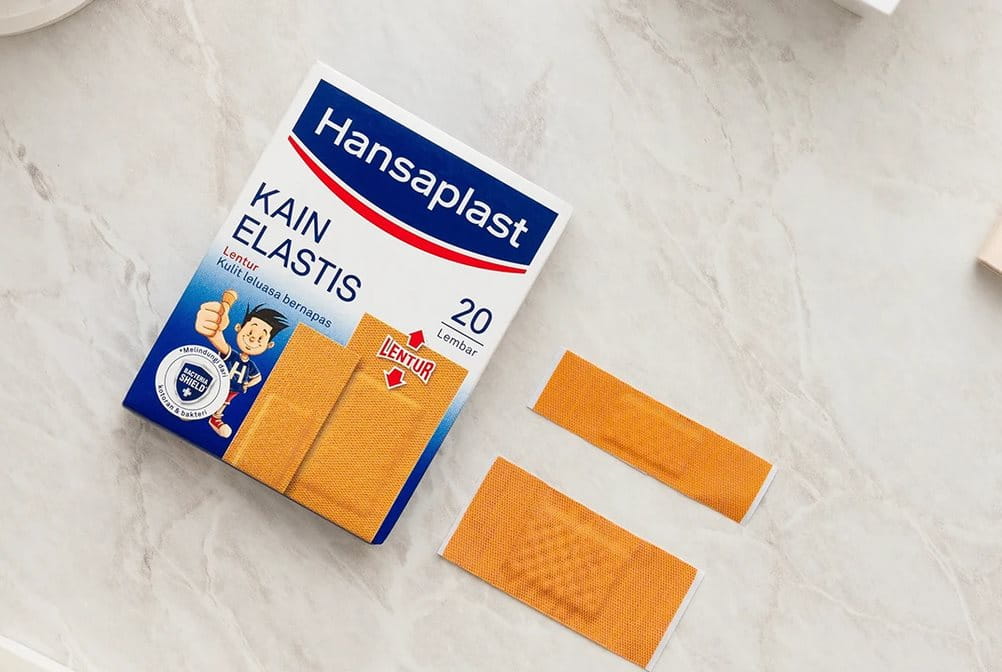 Berbagai jenis plester luka dari Hansaplast.