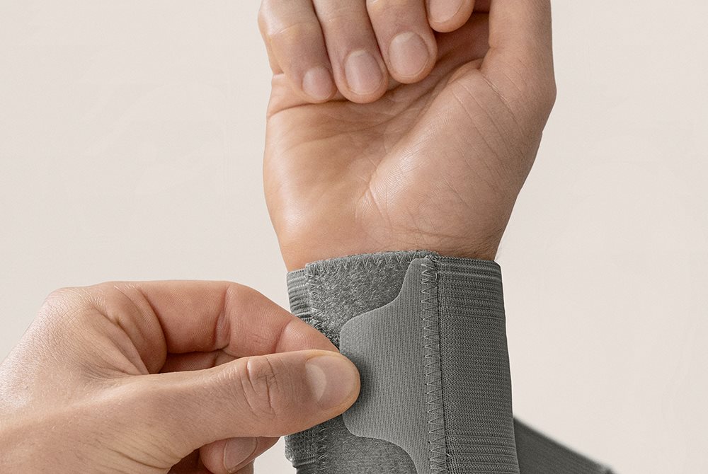 How to strap a wrist
