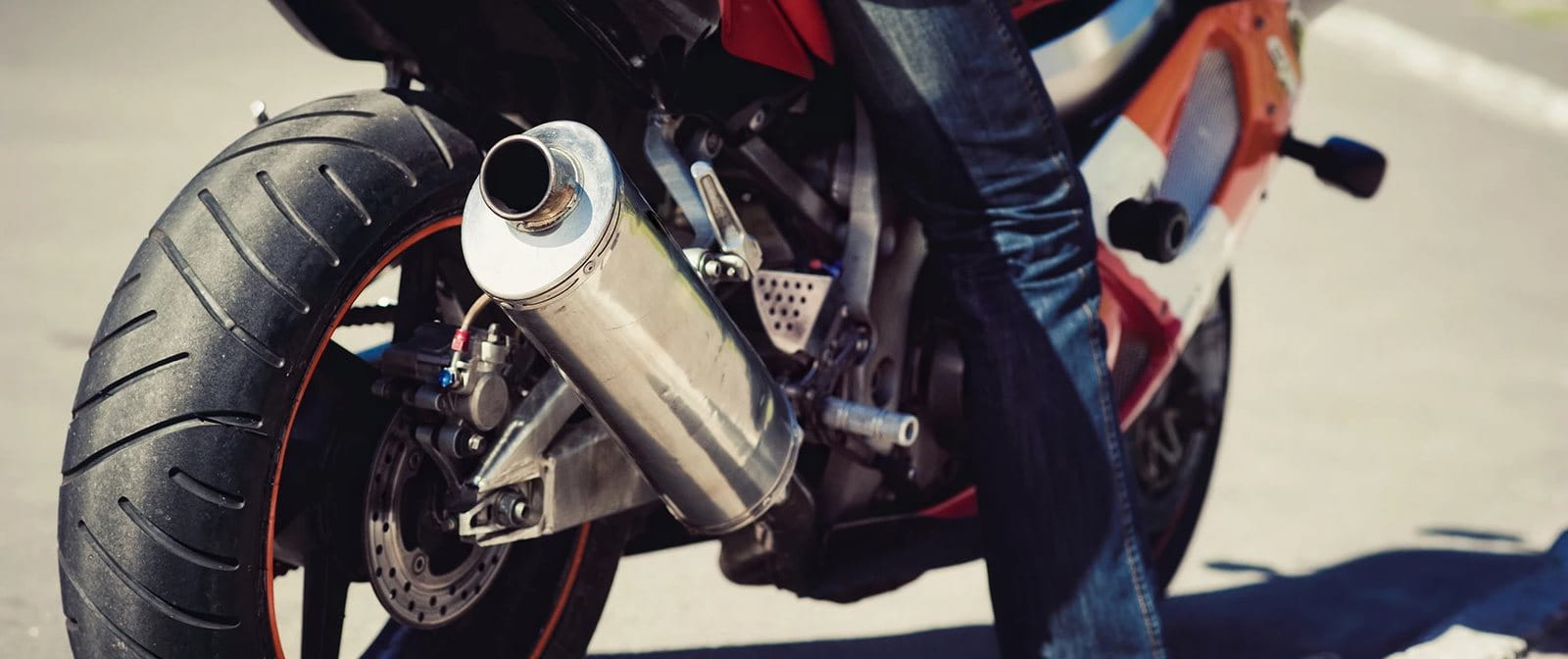 hati-hati terhadap luka bakar kena knalpot