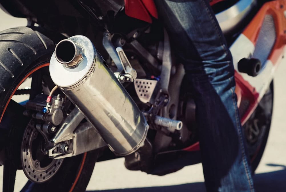 hati-hati terhadap luka bakar kena knalpot