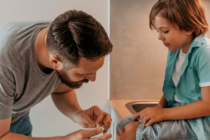 como-curar-una-herida-en-tres-sencillos-pasos-hansaplast