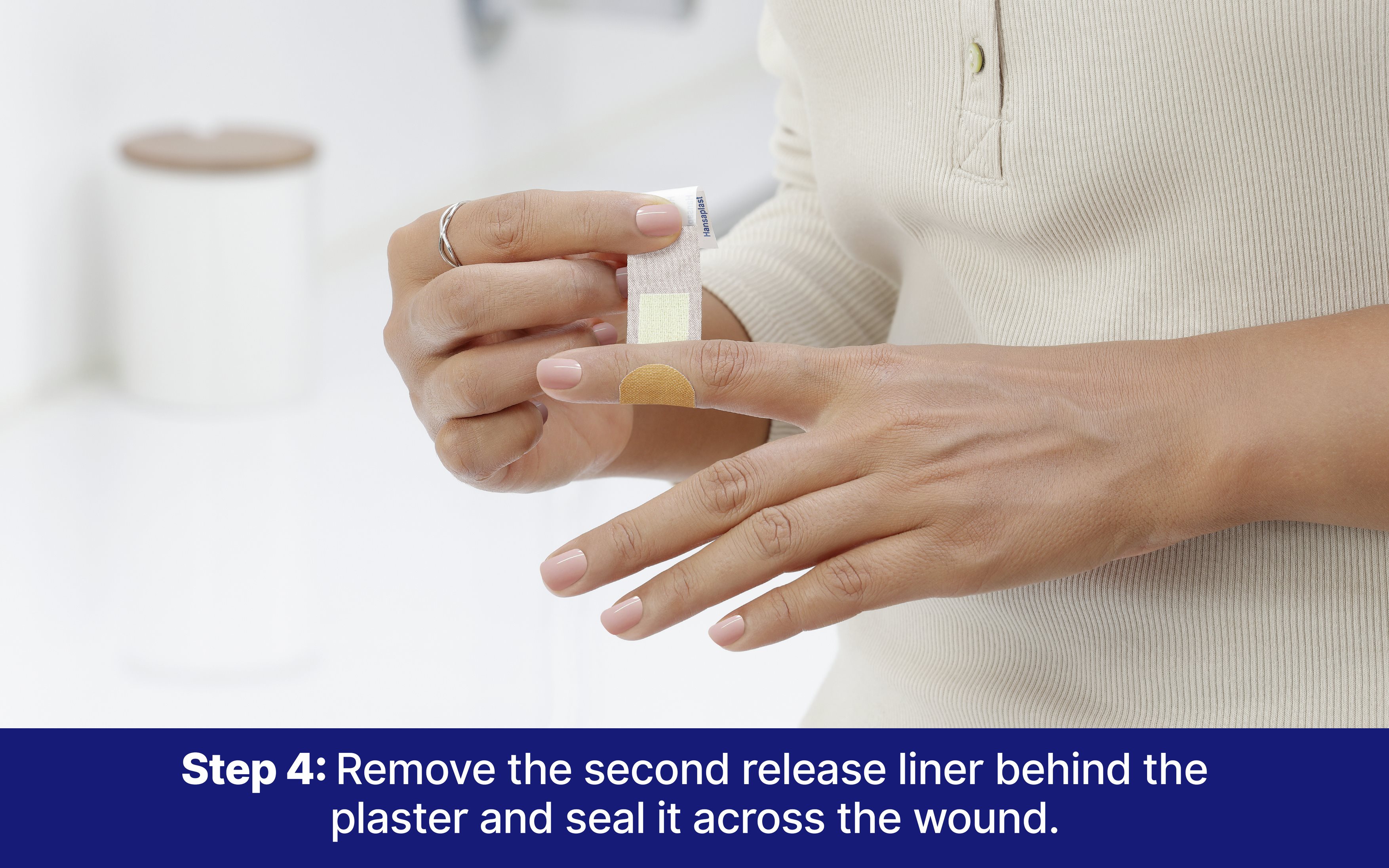 Hansaplast Antiseptic Regular Bandage for Cuts & Wounds | Breathable fabric | First Aid | Protects Against Dirt and Bacteria | For Kids & Adults