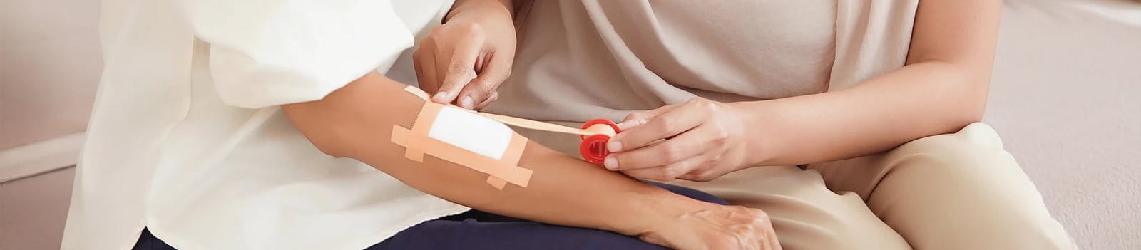 Mengganti kasa steril harus dilakukan dengan benar untuk mencegah infeksi