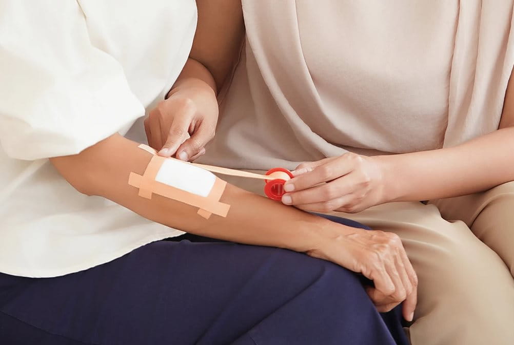 Mengganti kasa steril harus dilakukan dengan benar untuk mencegah infeksi