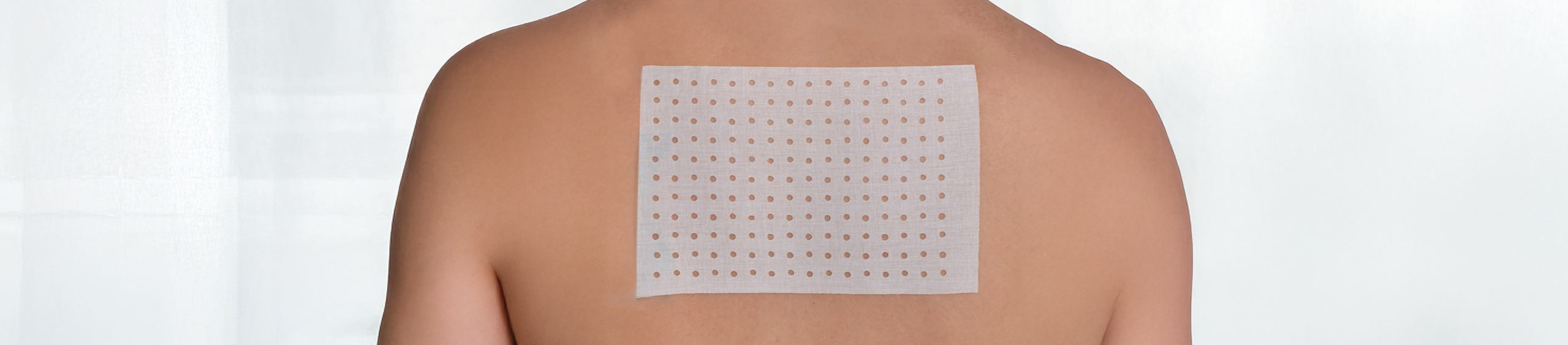 Cómo aliviar el dolor en cuello, hombros y espalda con Curitas®